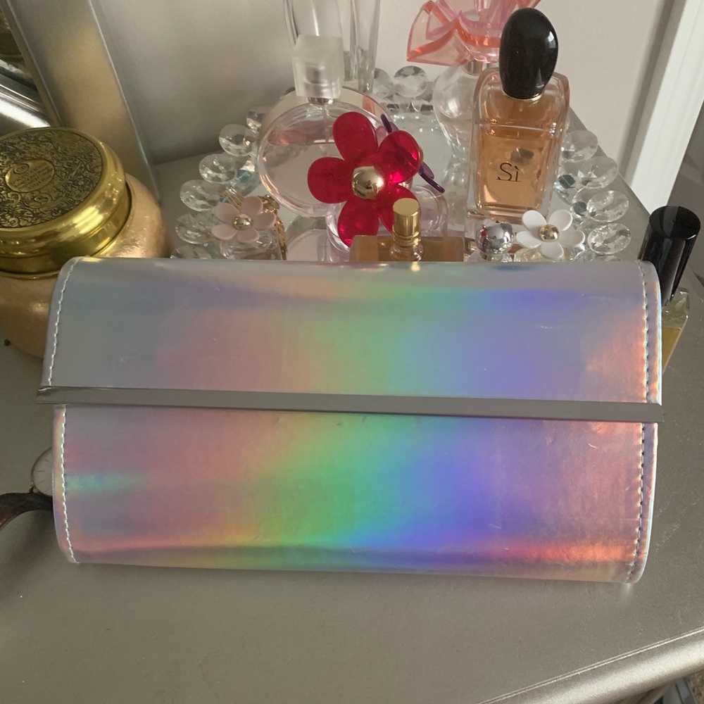 Hologram clutch!